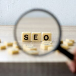 Selective focus of magnifying glass SEO